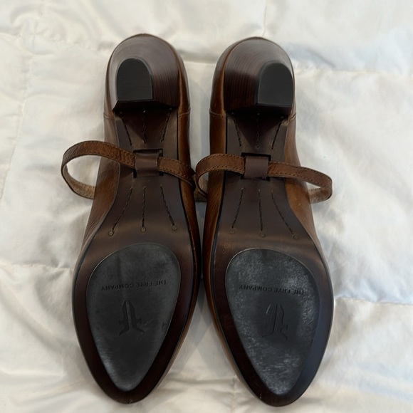 Size 10 Frye Lois Mary Jayne round toe pump. - Picture 2 of 12